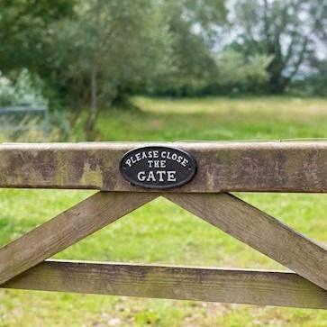 Cast iron Close The Gate Garden Sign - Lost Land Interiors